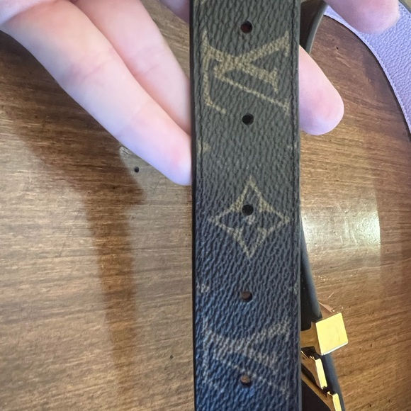 LV Initiales Reversible Belt - Picture 8 of 13